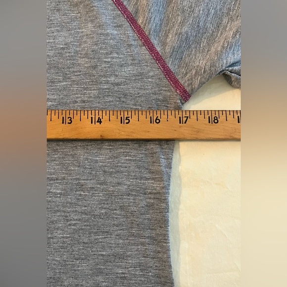 Orvis Women's Top, Gray ‘Trout Bum’ Performance Tee w/Logo on Back; Size S - Picture 6 of 7